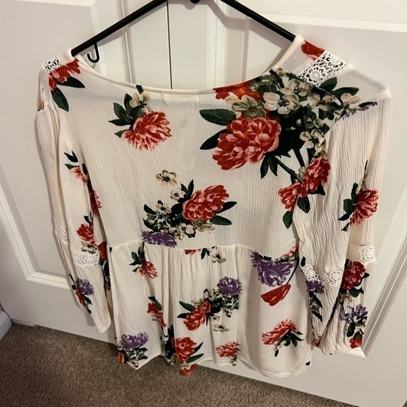 Floral Blouse - Picture 2 of 2